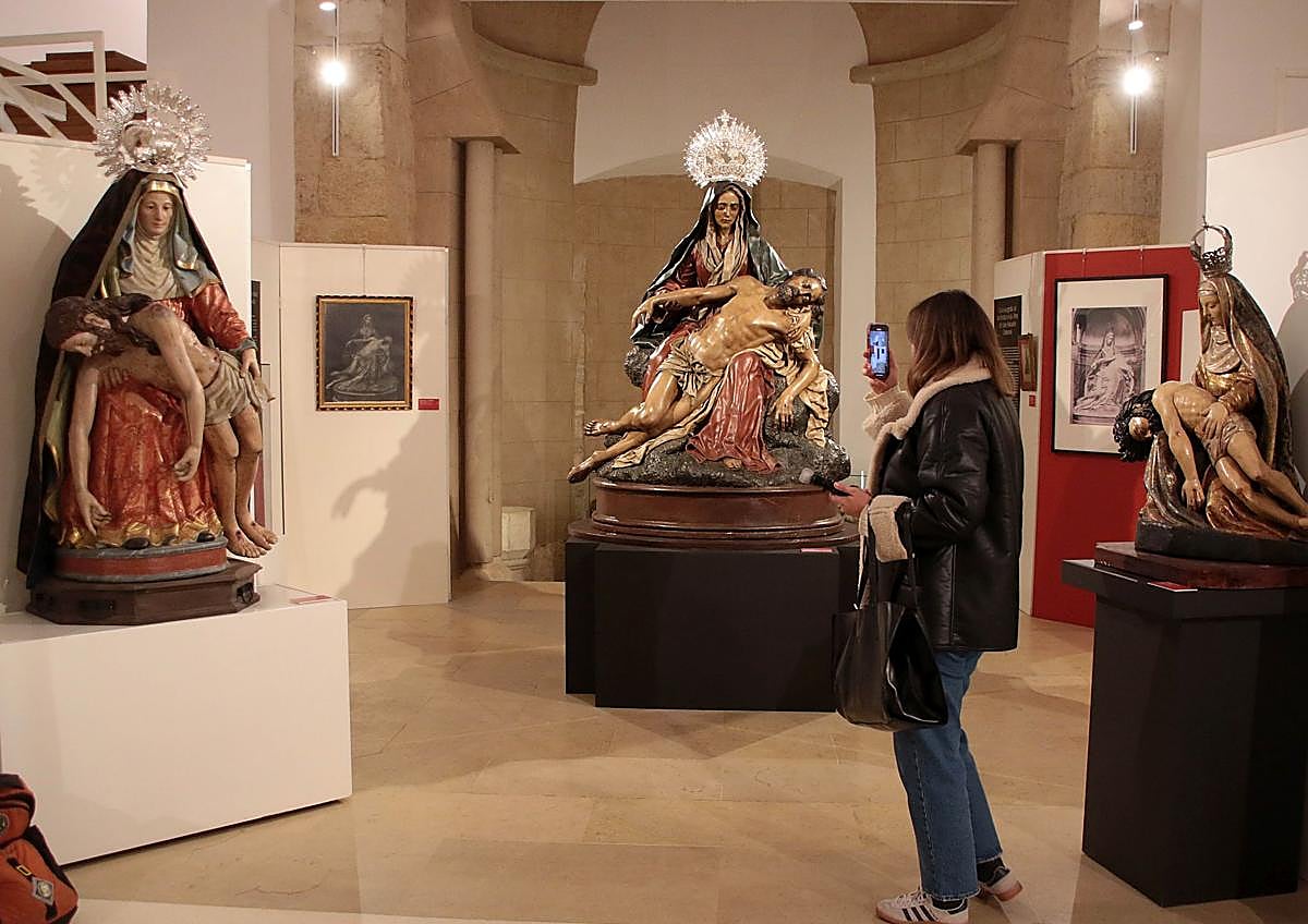 Imagen secundaria 1 - Pase de prensa de la exposición 'El dolor esculpido' organizada por la Cofradía del Santísimo Sacramento de Minerva y la Santa Vera Cruz en colaboración con el Museo Diocesano y de Semana Santa de León