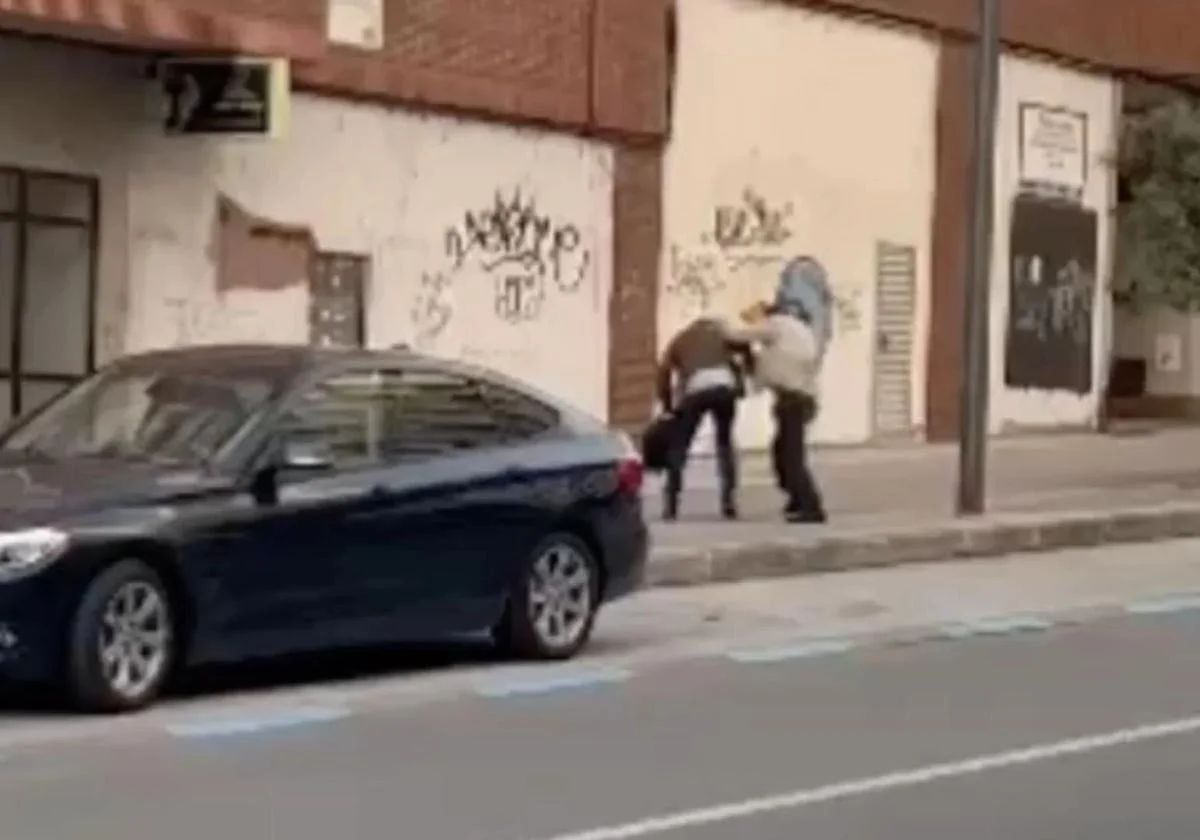 Fiscalía ratifica la petición de cinco y dos años de prisión para los acusados de agredir a Olegario Ramón