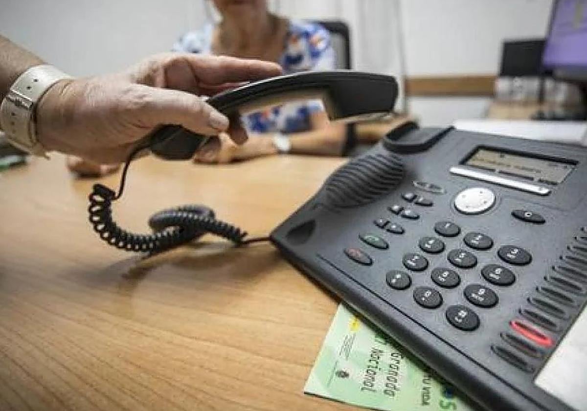 El Teléfono de la Esperanza cuenta con 60 voluntarios en León.