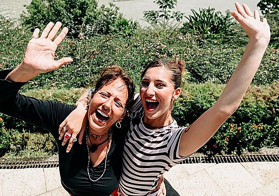 Yolanda Ramos y su sobrina en la promoción del programa.