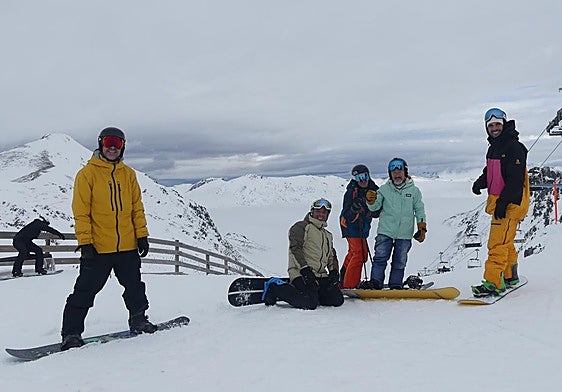 Los primeros esquiadores en San Isidro.