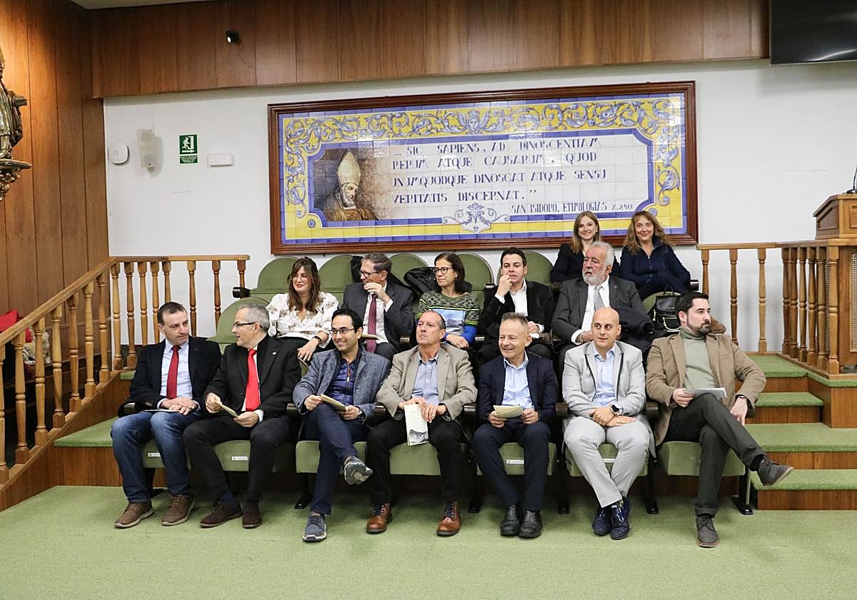 Imagen principal - La ULE gradúa a los nuevos titulados de la Escuela de Minas