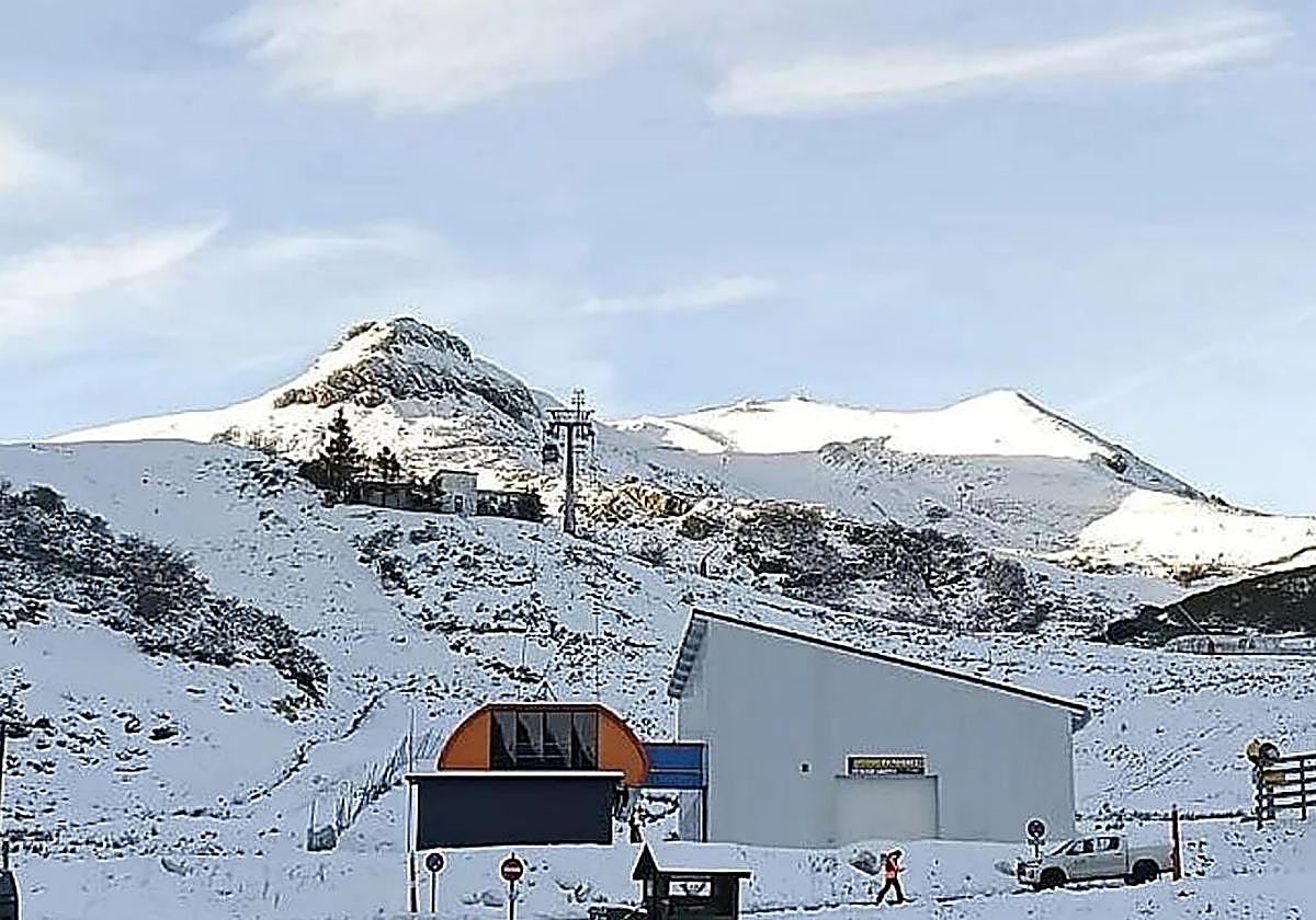 Imagen de archivo de pistas de esquí.