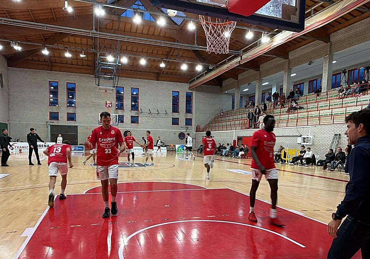 Un instante del calentamiento en Azpeitia.