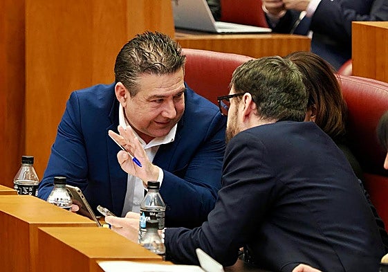 Imagen de los tres procuradores de UPL en las Cortes de Castilla y León.