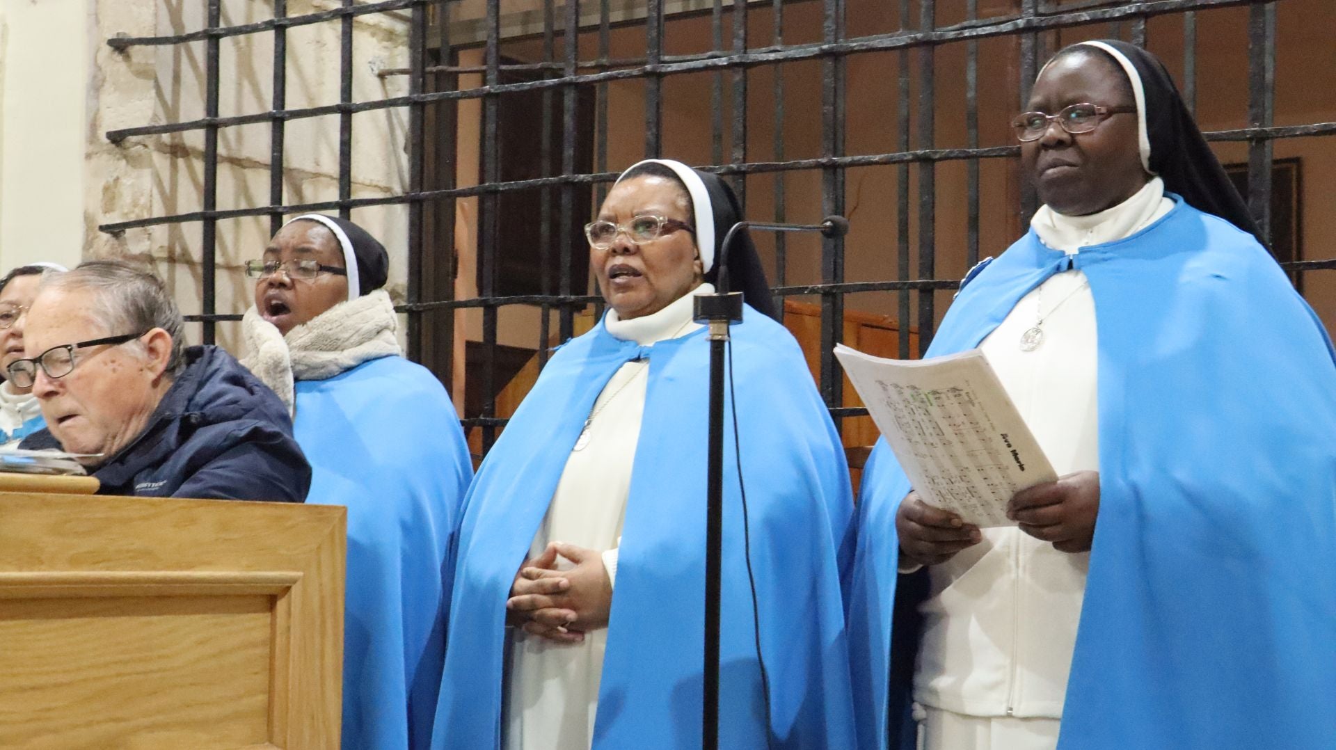 Tradicional aguinaldo a la Concepcionistas de León