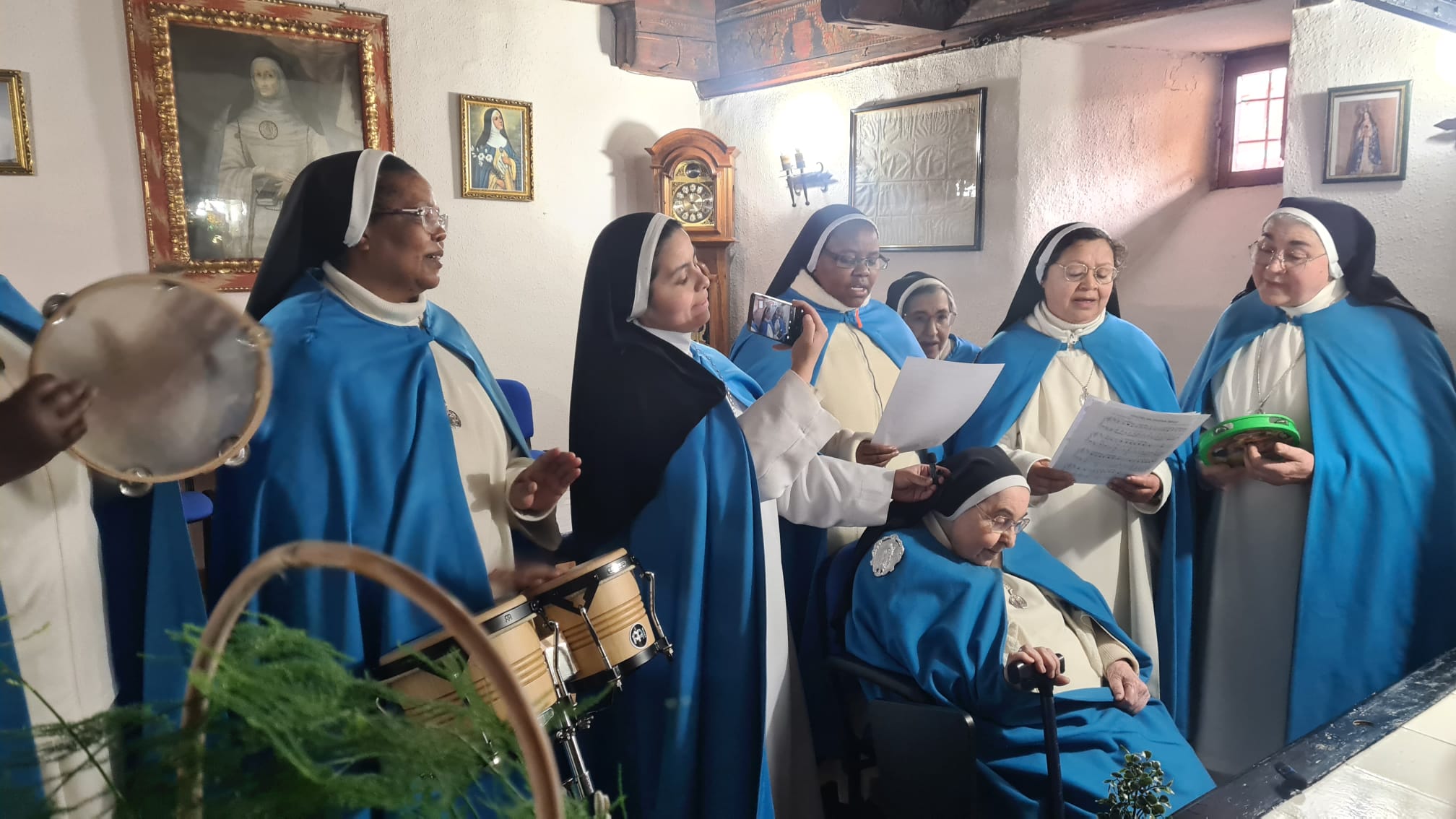 Tradicional aguinaldo a la Concepcionistas de León