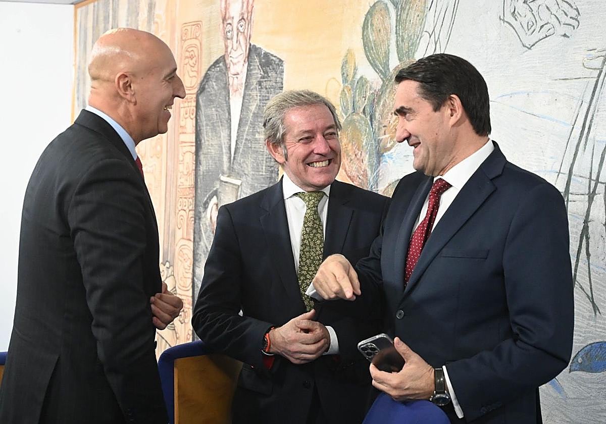 El alcalde de León, José Antonio Diez, Javier Vega y Suárez-Quiñones en la presentación del proyecto.