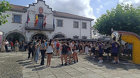 Una comisión de fiestas reparte el Gordo: «Vamos a hacer algo acojonante, mejor que Ponferrada»
