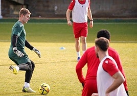 Entrenamiento de la Cultural antes del partido contra la Real Sociedad B.
