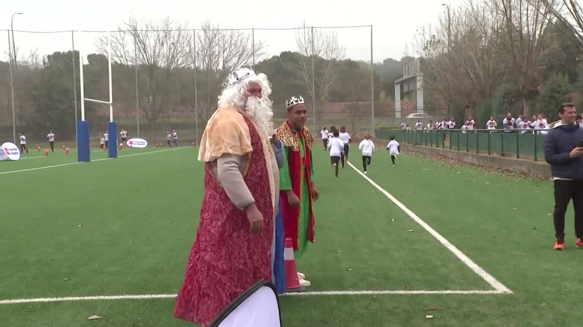 Carrera de obstáculos, música y roscón en la II Carrera Popular de los Reyes Magos en Madrid