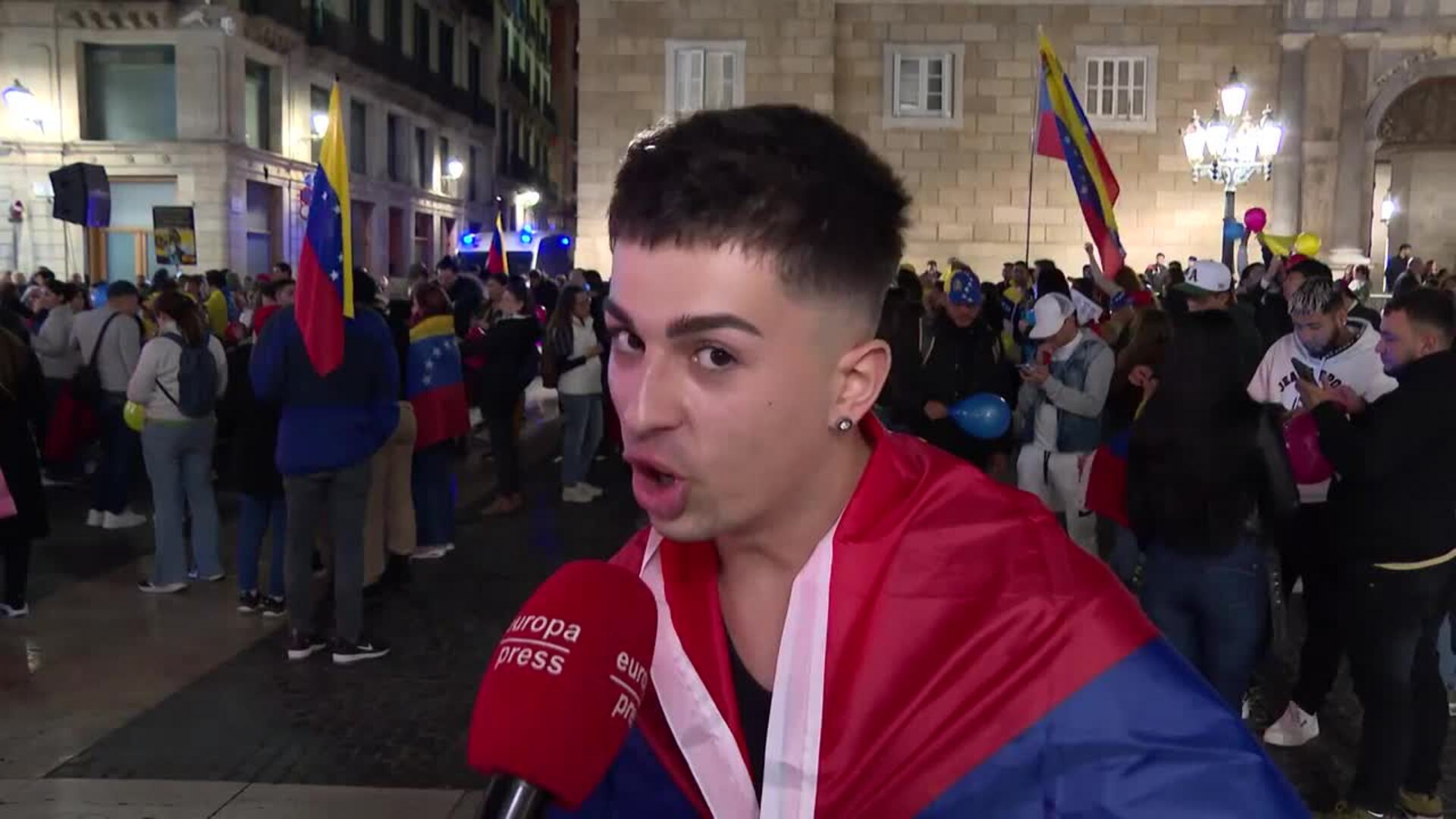 Centenares de venezolanos se manifiestan en Barcelona contra la toma de posesión de Maduro