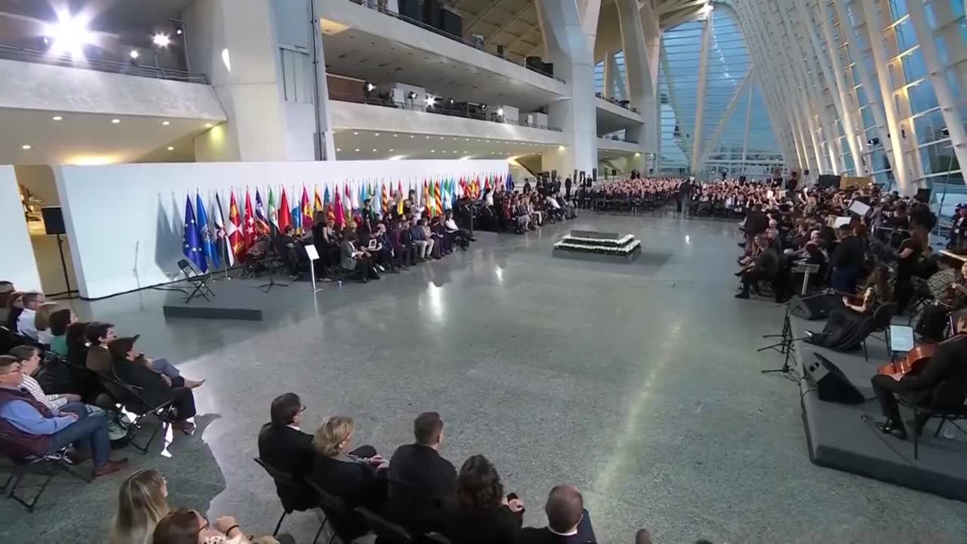 Familiares reciben a Mazón en el funeral por la dana a gritos de "asesino", "cobarde" y "rata"