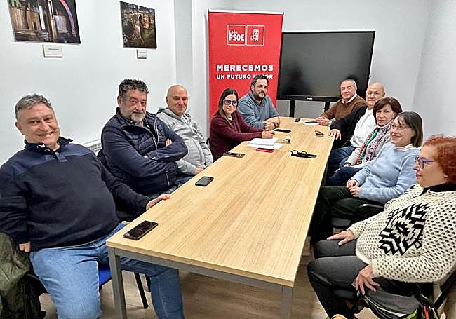 Alumnos de un pueblo de León exigen «soluciones urgentes» ante el deterioro del centro educativo: «Cualquier día se cae el techo»