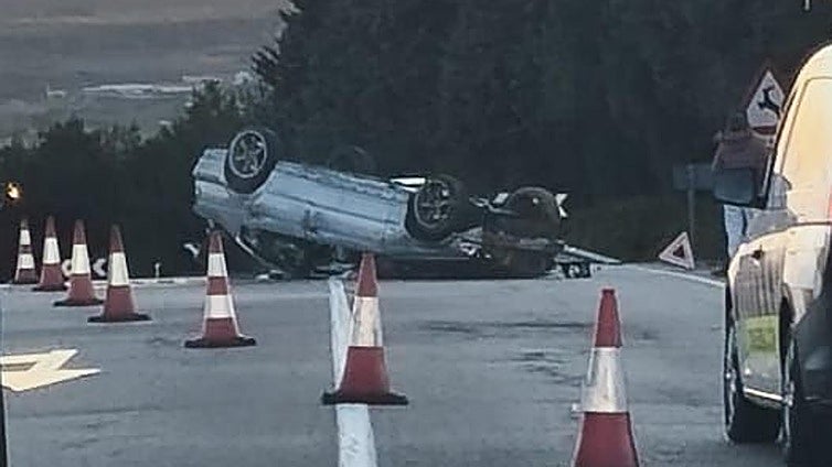 Se sale de la vía y vuelca con su vehículo en la N-630 de León a la altura de la Copona