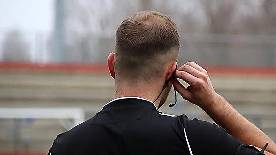 Expulsado de por vida de la Liga de la Amistad de León por «pegar una patada en la espalda» al árbitro