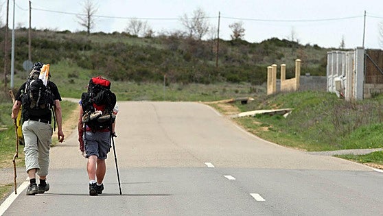 El Camino de Santiago en León: cada vez más peregrinos coreanos y jubilados para llegar a los 55.000