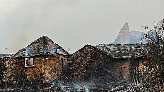Los pueblos más afectados por los incendios en León y Zamora premian a PP y Vox, y castigan al PSOE