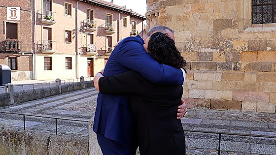 Los hermanos cofrades que sustentan las abadías de sus cofradías en León