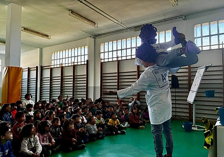 Un colegio de León cierra el trimestre con una semana dedicada a la ciencia