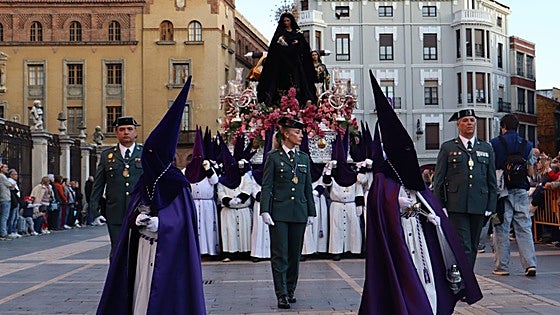 Las mejores imágenes de la Procesión de la Soledad en León