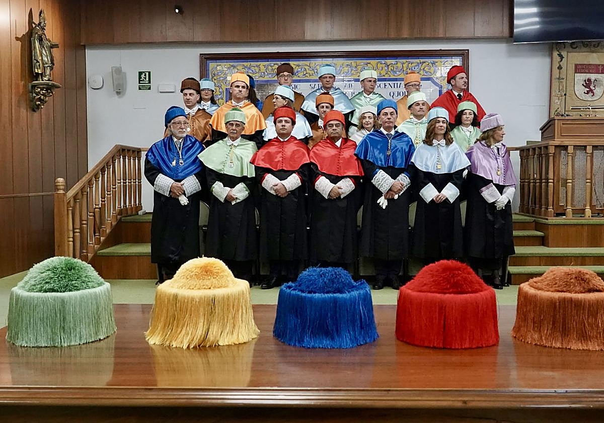 Imagen principal - Celebración del Día de San Isidoro en la ULE.