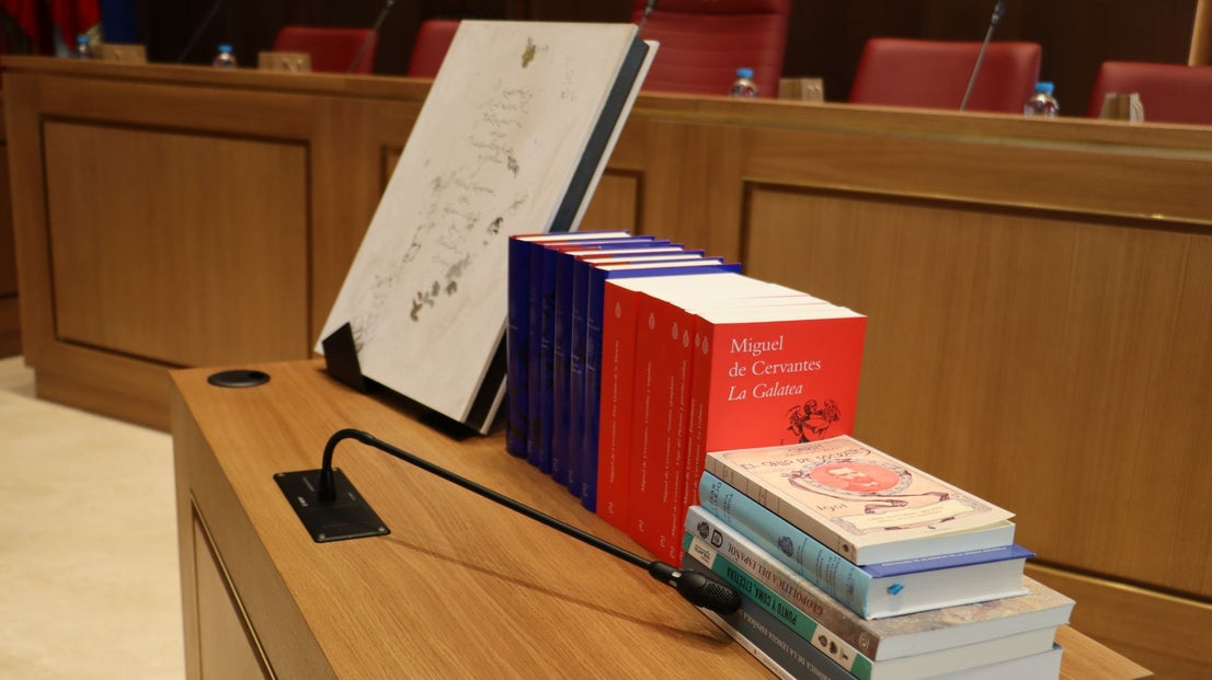 Las imágenes del pleno de la RAE en León