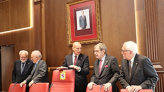 Las imágenes del pleno de la RAE en León