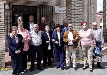 El bonito homenaje de los jubilados de La Robla a los 12 socios que cumplen 80 años