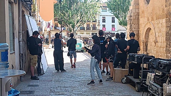 Netflix toma la plaza del Grano para rodar una superproducción con figurantes leoneses
