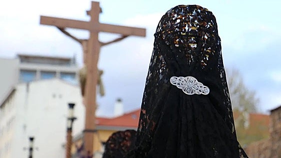 El rechazo a las mujeres con túnica en Minerva amenaza una oleada de bajas en la cofradía