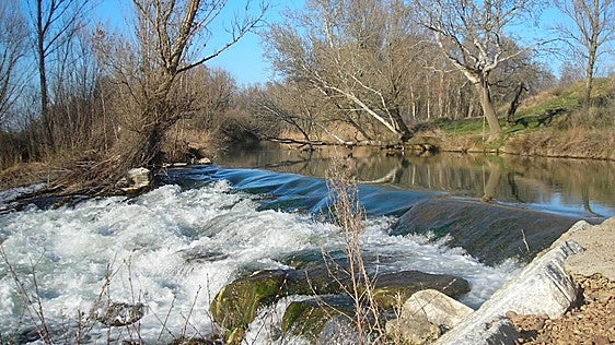 Un nuevo complejo de ocio en torno a una playa fluvial en el sur de la provincia de León