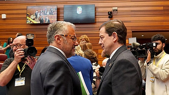 Acuerdo en Castilla y León: PP y Vox se unen para facilitar la investidura de Mañueco