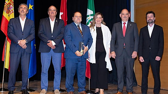La Bañeza ya está en la élite de la limpieza urbana y recibe la 'Escoba de oro'