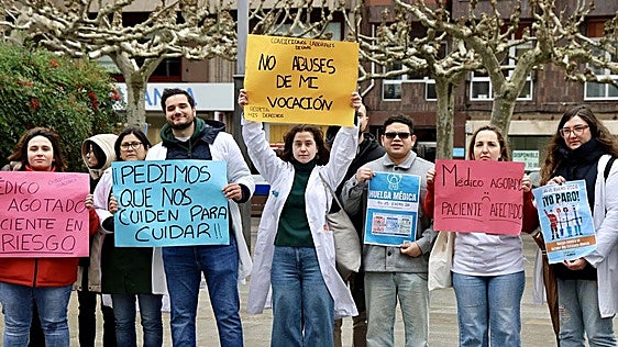 Los médicos de León no cesan en su lucha y 272 no van a trabajar