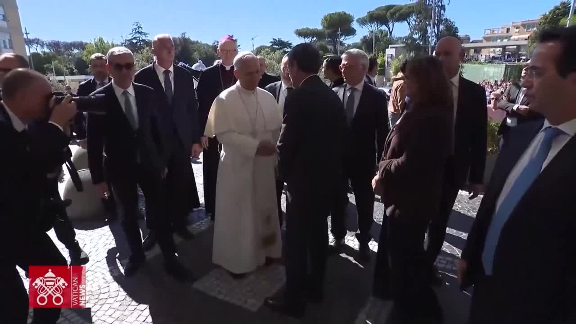El Papa es operado "con éxito" de un adenocarcinoma pulmonar, un tipo de cáncer maligno