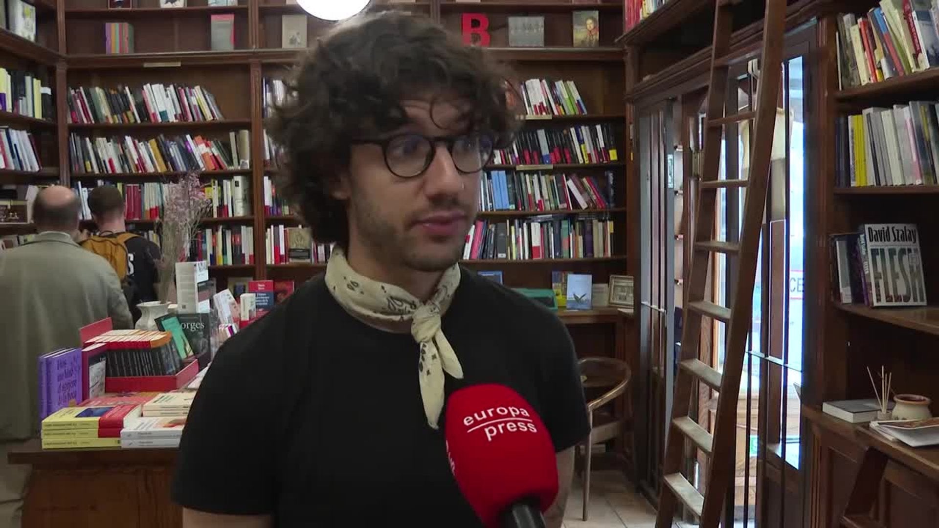 Cierra la librería Pérgamo, de las más antiguas de Madrid: "Los comercios están desapareciendo"