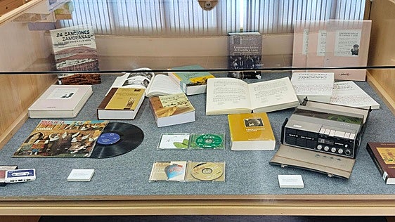El Museo de los Pueblos acoge una exposición sobre el musicólogo Miguel Manzano, autor del 'Cancionero leonés'