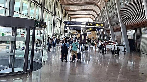 El caos de los grandes aeropuertos salpica a León: hora y media de retraso para volar a Palma