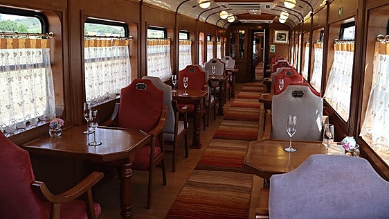 El histórico Expreso de La Robla devuelve la elegancia a los viajes por el norte de España