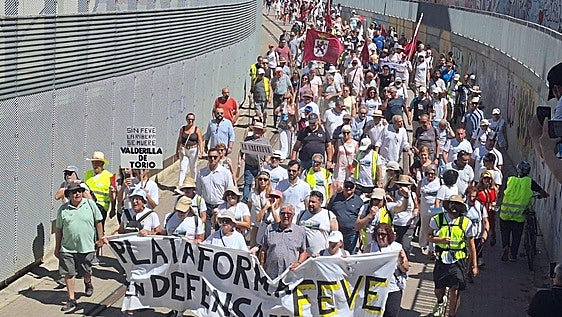 Los defensores de Feve siguen en lucha: «La próxima marcha, hasta el despacho de Óscar Puente»
