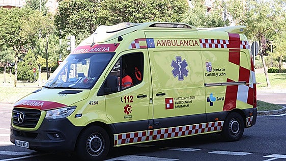 Tres heridos tras chocar dos vehículos en Valdevimbre