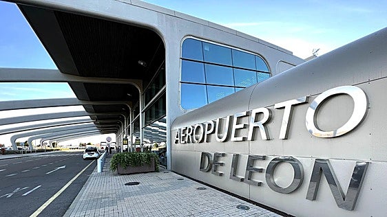 Más Vuelos pide levantar el aeropuerto de León con oferta internacional y compañías 'low cost'