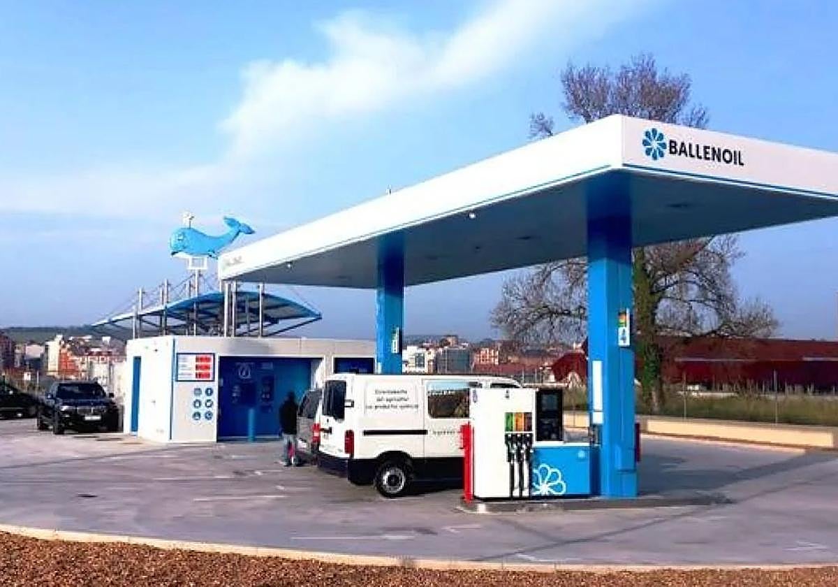Imagen de una gasolinera 'low cost' en León.
