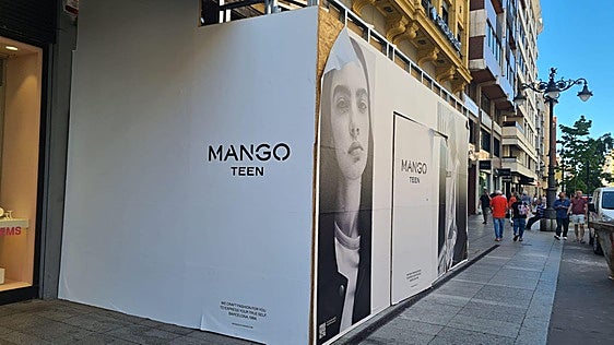El local de Uría ya tiene su nueva imagen: Mango reemplaza a los históricos almacenes