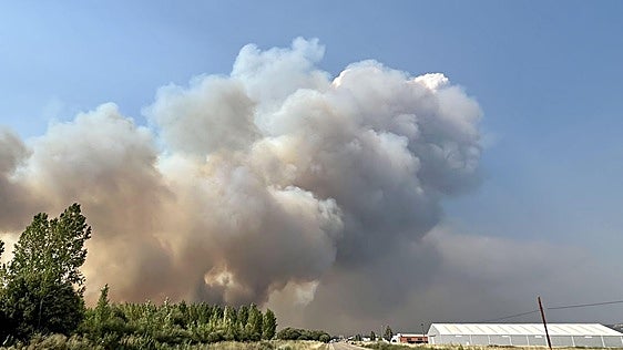 El incendio de Vegas del Condado se declara estabilizado tras arrasar en 12 horas frenéticas