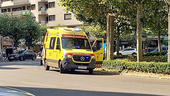 Atropellan a una mujer de 50 años en la avenida Reyes Leoneses de León