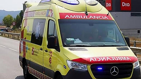 Un accidente entre dos turismos deja una mujer herida en Carbajal de la Legua