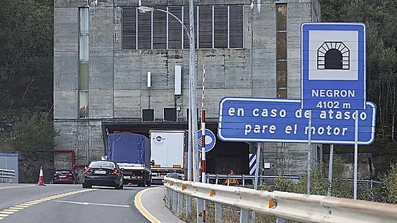 Barbón dice que la León-Asturias «no está en condiciones» en plena guerra con el ministerio de Puente por el peaje