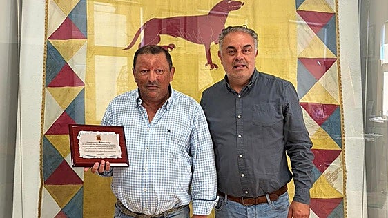Homenaje a Mariano de Vega por rescatar a los Gigantes y Cabezudos de Astorga